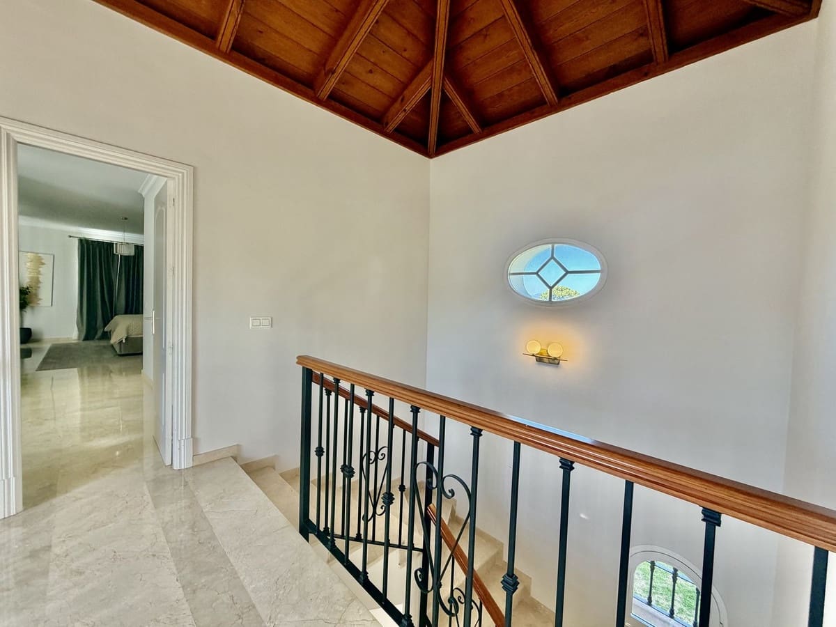 4 sypialnia Willa na sprzedaż w El Rosario z basenem garażem - 1 850 000 € (Ref: 10021737)