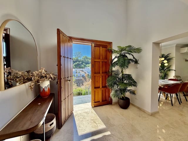 4 slaapkamer Villa te koop in El Rosario, Marbella met zwembad garage - € 1.850.000 (Ref: 10021737)