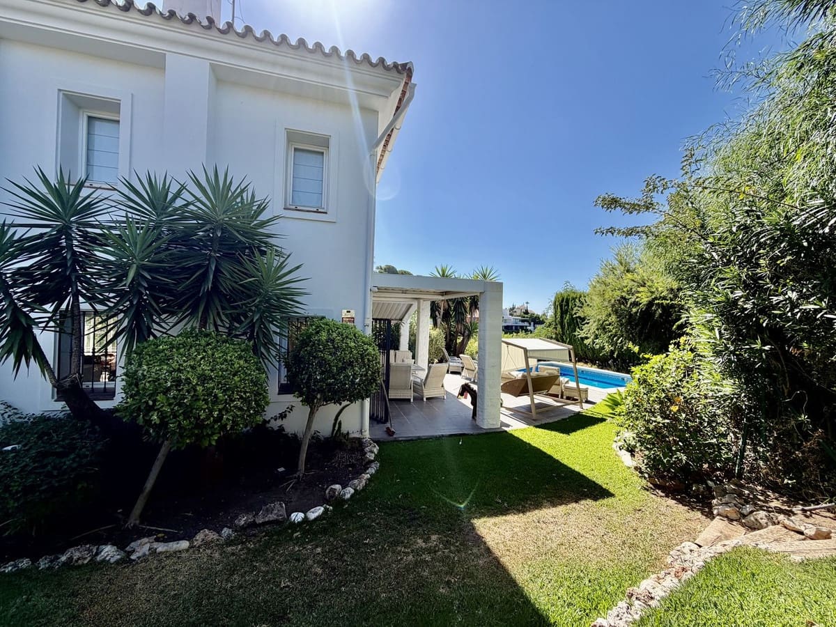 4 sypialnia Willa na sprzedaż w El Rosario z basenem garażem - 1 850 000 € (Ref: 10021737)