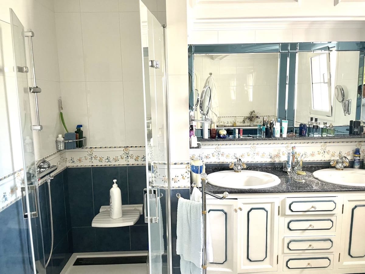 Chalet de 4 habitaciones en Las Lagunas de Mijas en venta con piscina - 1.200.000 € (Ref: 10021740)