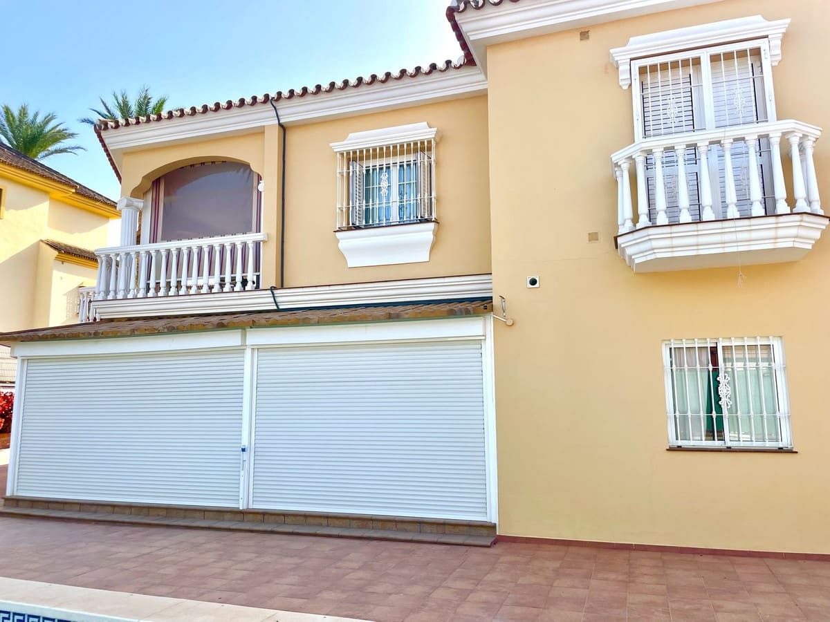 Chalet de 4 habitaciones en Las Lagunas de Mijas en venta con piscina - 1.200.000 € (Ref: 10021740)