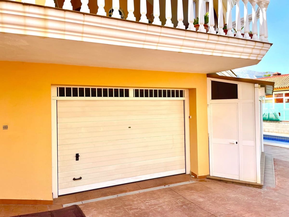 Chalet de 4 habitaciones en Las Lagunas de Mijas en venta con piscina - 1.200.000 € (Ref: 10021740)