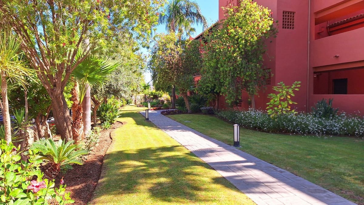 2 bedroom Apartment for sale in Bahia de Casares with pool - € 460,000 (Ref: 10021742)