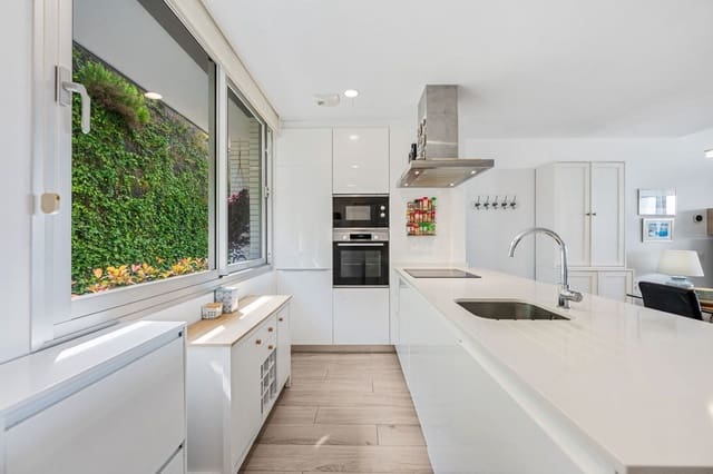 3 soveværelse Byhus til salg i Cancelada, Estepona med swimmingpool garage - € 620.000 (Ref: 10021743)