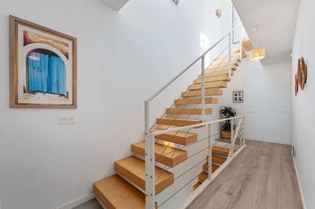 3 soveværelse Byhus til salg i Cancelada, Estepona med swimmingpool garage - € 620.000 (Ref: 10021743)