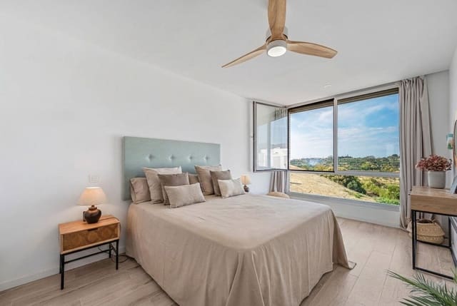 3 soveværelse Byhus til salg i Cancelada, Estepona med swimmingpool garage - € 620.000 (Ref: 10021743)