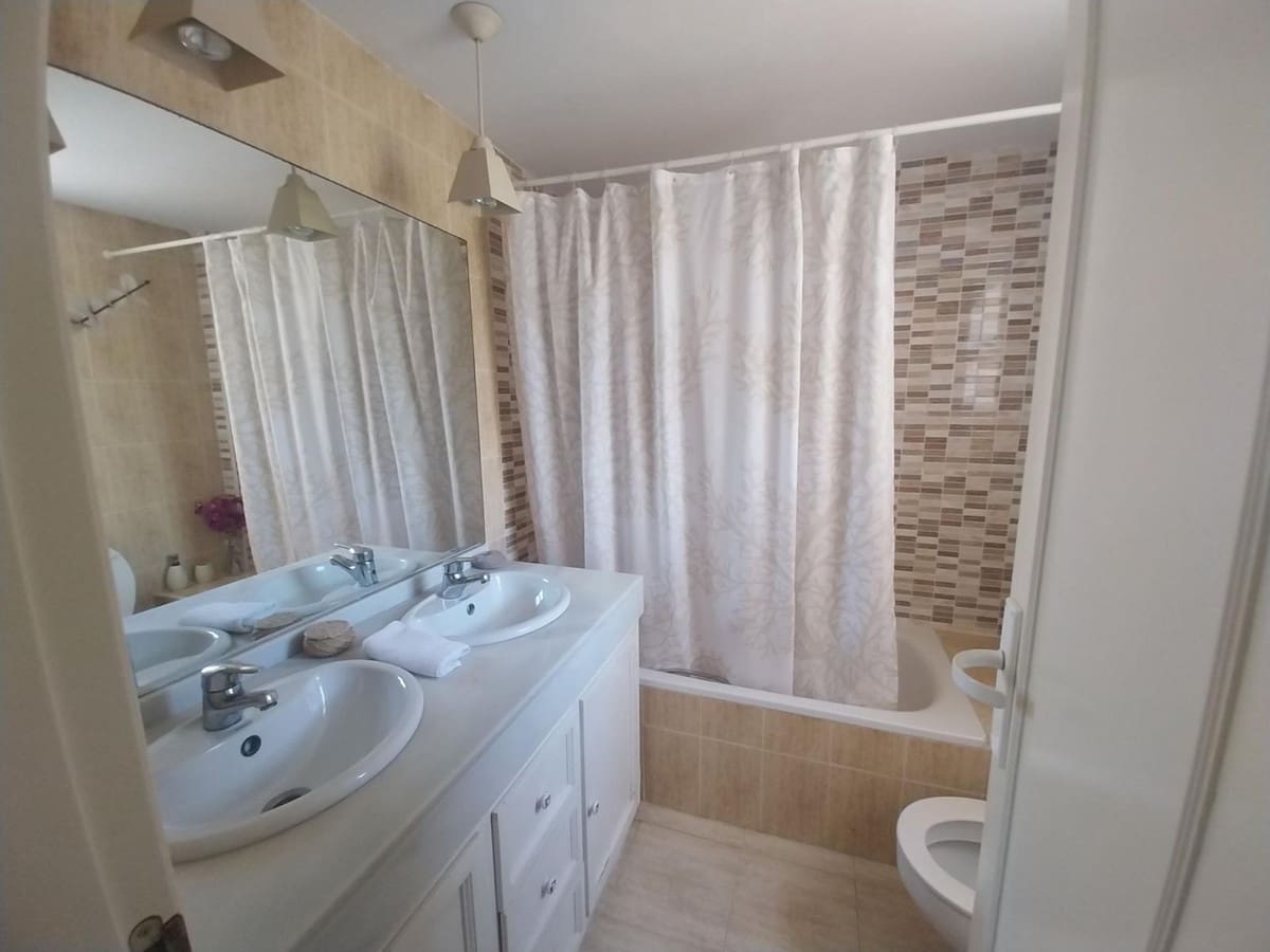 1 bedroom Apartment for sale in Calahonda with pool - € 319,500 (Ref: 10021746)