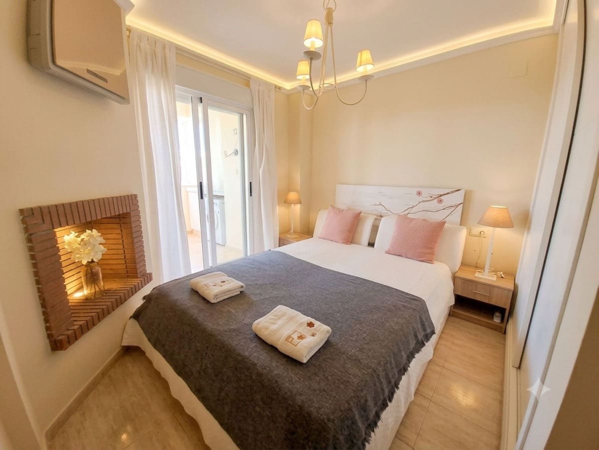 1 bedroom Apartment for sale in Calahonda with pool - € 319,500 (Ref: 10021746)