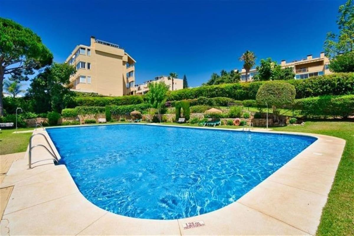 1 bedroom Apartment for sale in Calahonda with pool - € 319,500 (Ref: 10021746)