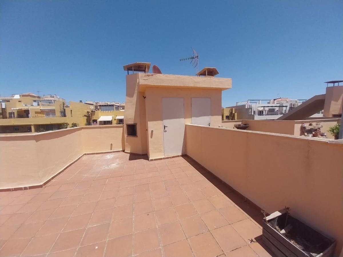 1 bedroom Apartment for sale in Calahonda with pool - € 319,500 (Ref: 10021746)