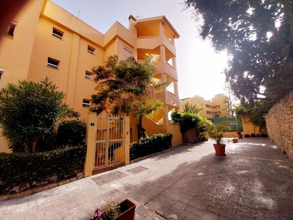 1 bedroom Apartment for sale in Calahonda with pool - € 319,500 (Ref: 10021746)