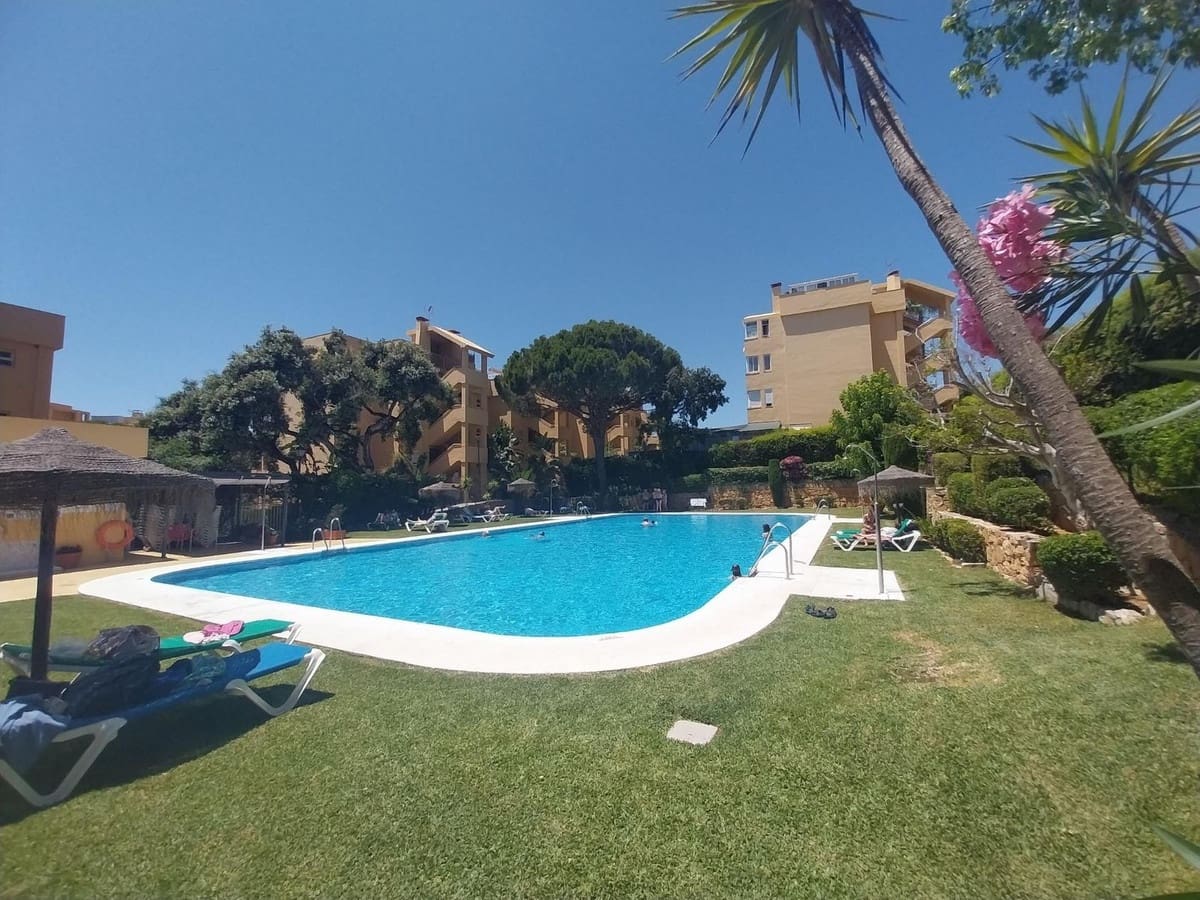 1 bedroom Apartment for sale in Calahonda with pool - € 319,500 (Ref: 10021746)