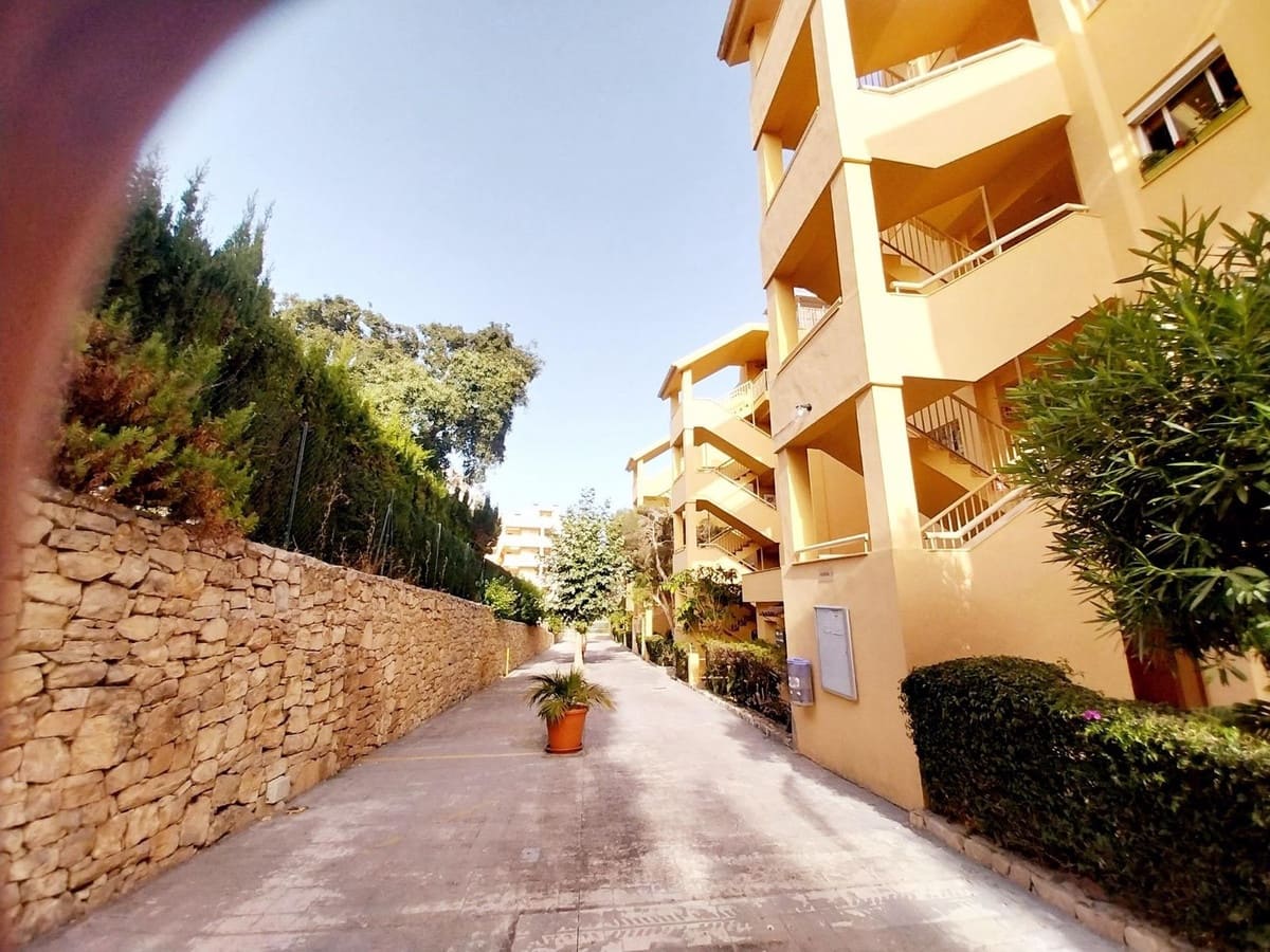 1 bedroom Apartment for sale in Calahonda with pool - € 319,500 (Ref: 10021746)
