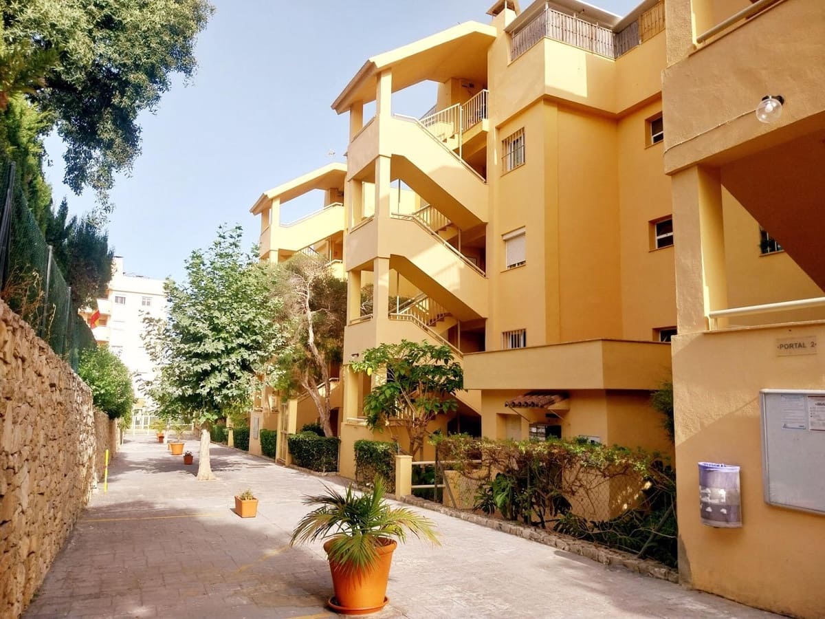 1 bedroom Apartment for sale in Calahonda with pool - € 319,500 (Ref: 10021746)