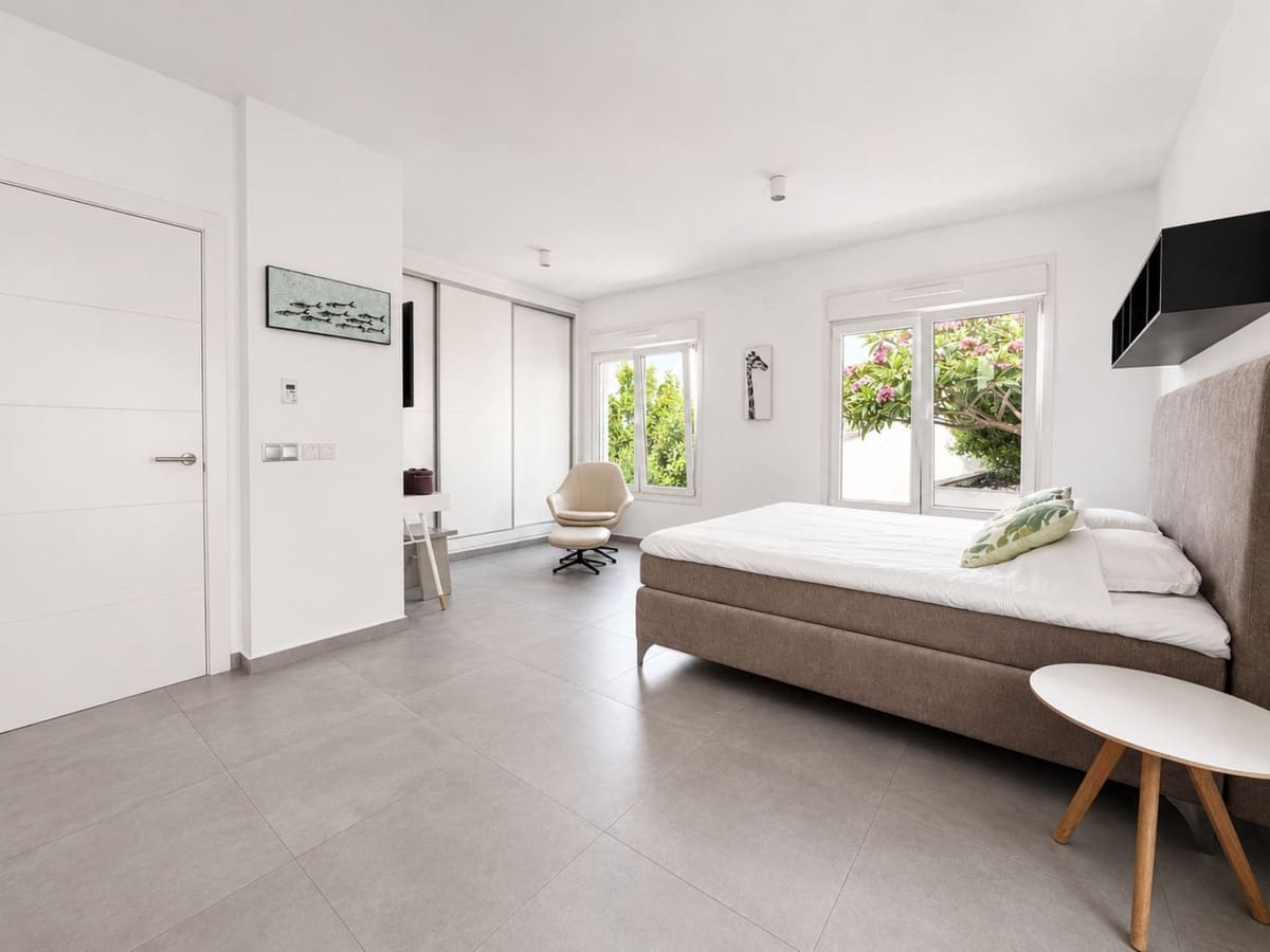 Chalet de 4 habitaciones en La Cala de Mijas en venta con piscina garaje - 2.095.000 € (Ref: 10021747)