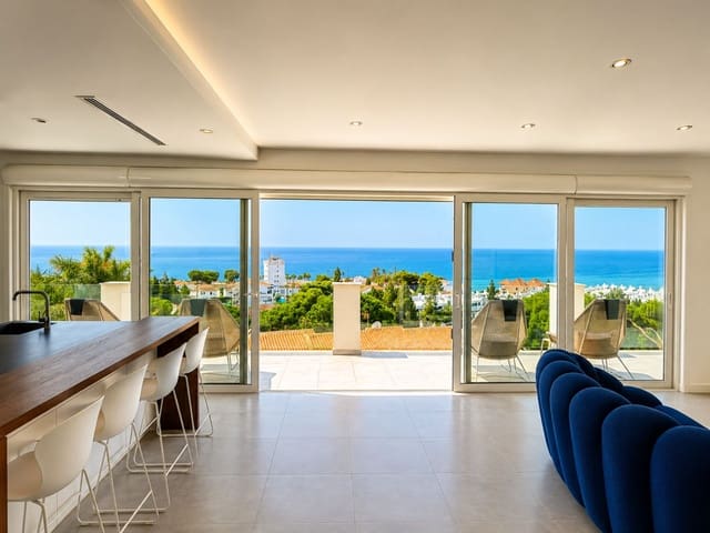 Chalet de 4 habitaciones en La Cala de Mijas, Mijas en venta con piscina garaje - 2.095.000 € (Ref: 10021747)