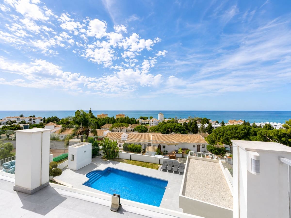 Chalet de 4 habitaciones en La Cala de Mijas en venta con piscina garaje - 2.095.000 € (Ref: 10021747)