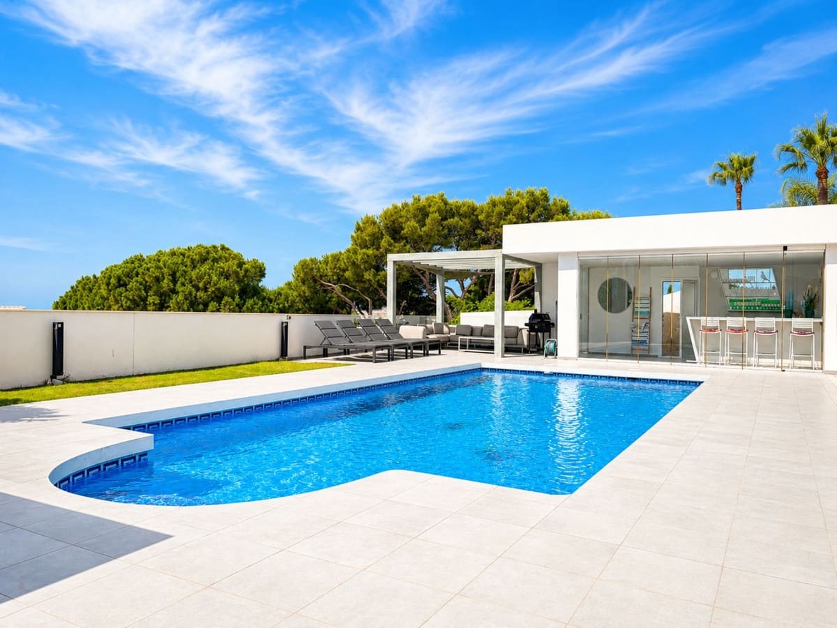 Chalet de 4 habitaciones en La Cala de Mijas en venta con piscina garaje - 2.095.000 € (Ref: 10021747)