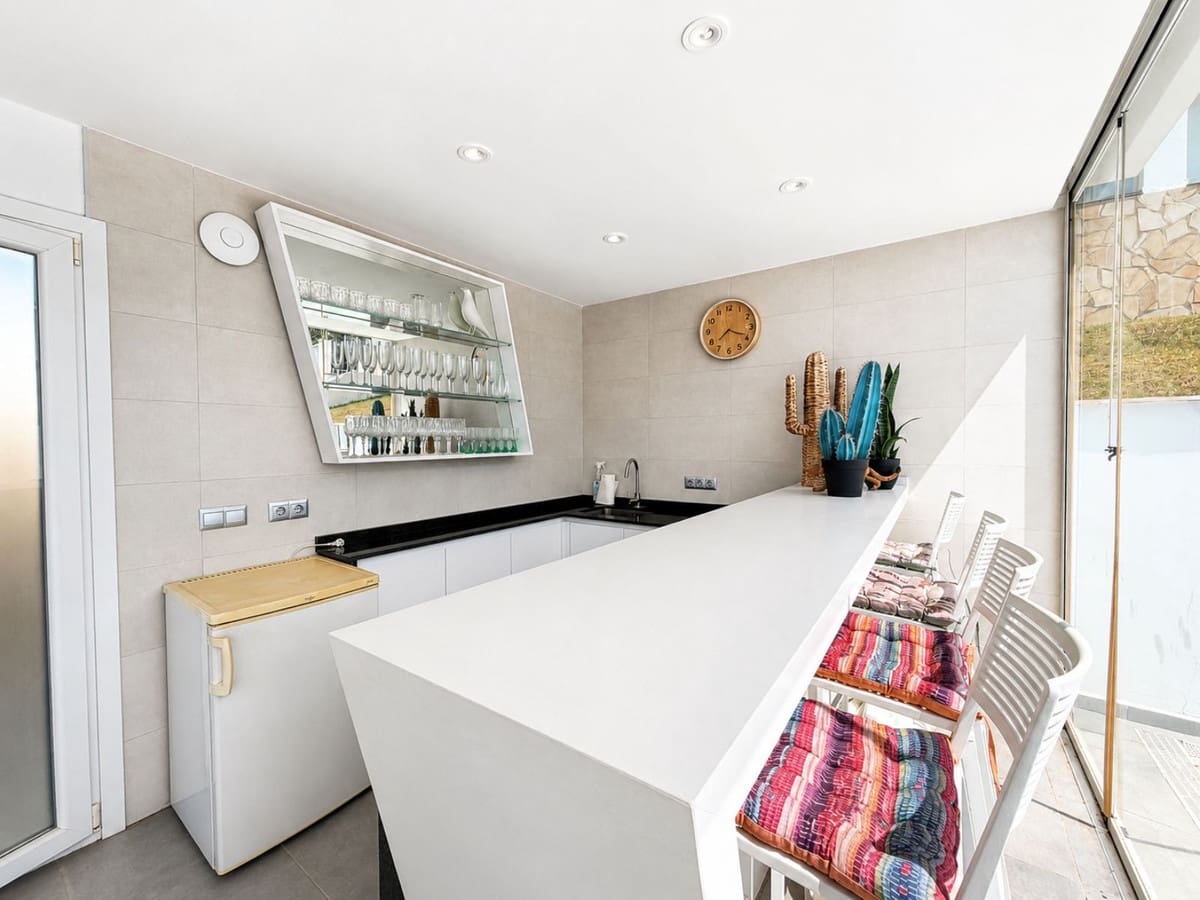Chalet de 4 habitaciones en La Cala de Mijas en venta con piscina garaje - 2.095.000 € (Ref: 10021747)