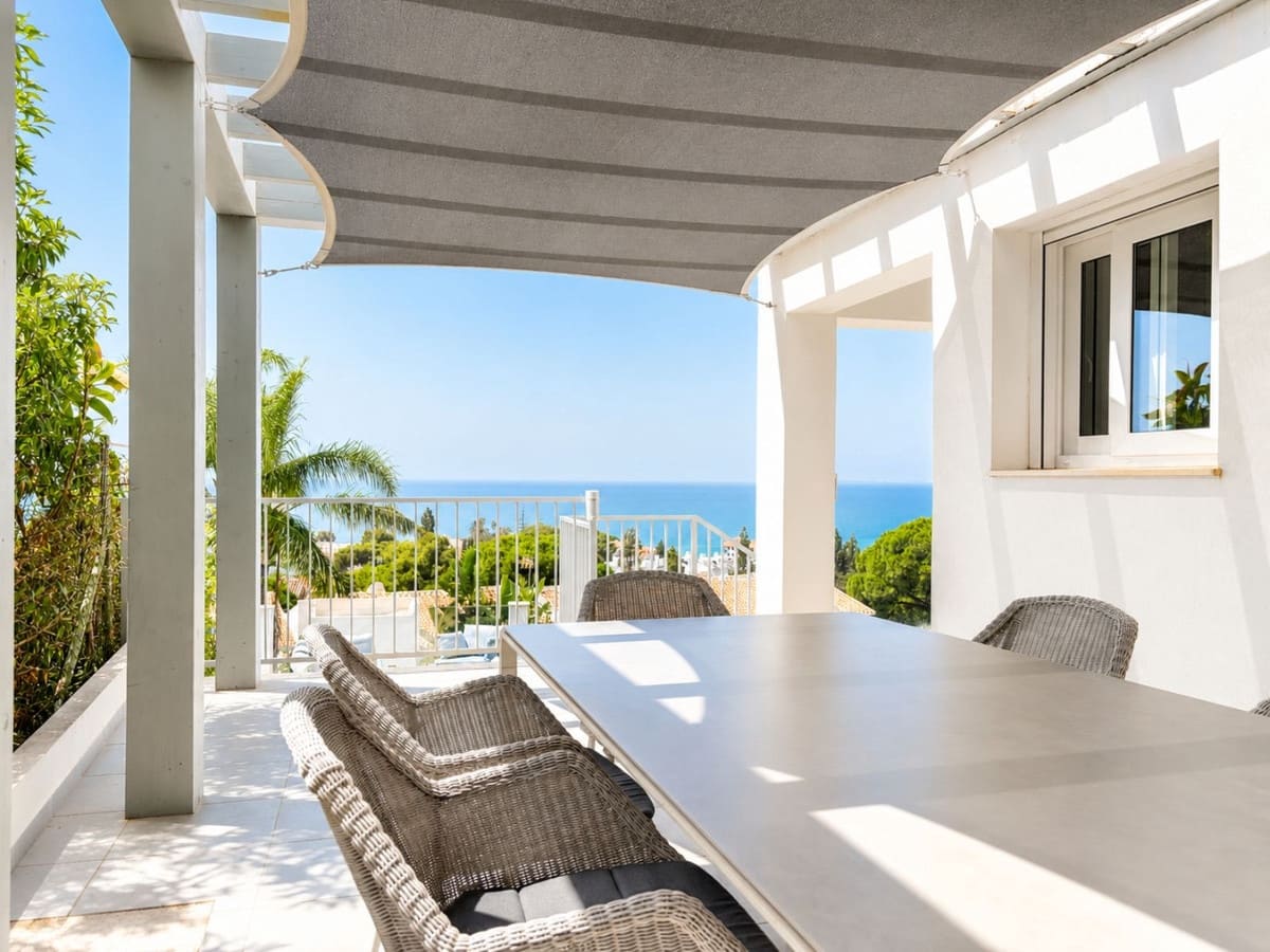 Chalet de 4 habitaciones en La Cala de Mijas en venta con piscina garaje - 2.095.000 € (Ref: 10021747)
