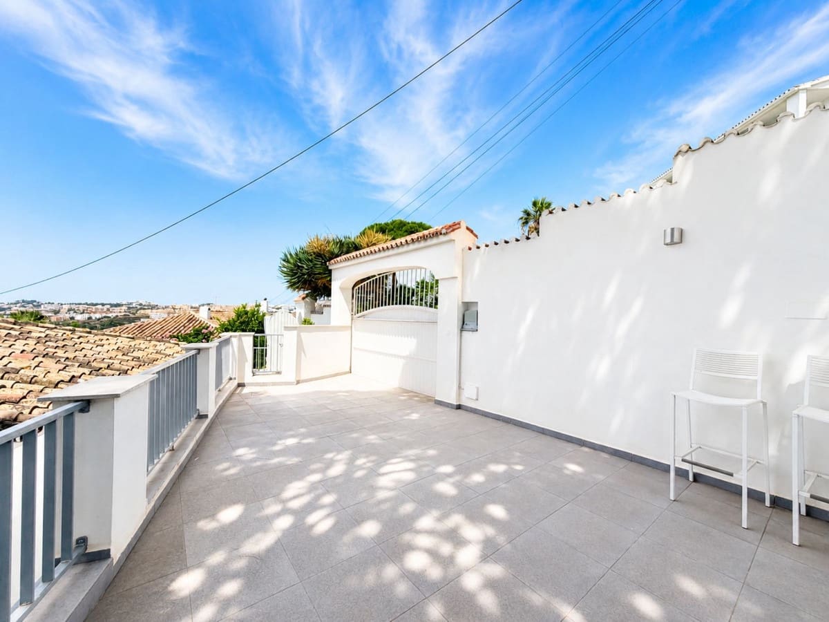Chalet de 4 habitaciones en La Cala de Mijas en venta con piscina garaje - 2.095.000 € (Ref: 10021747)