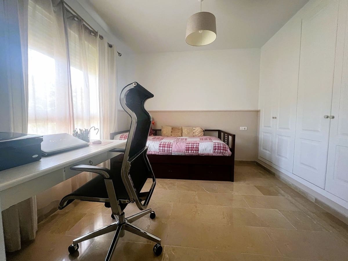 2 Zimmer Apartment zu verkaufen in Calahonda mit Pool - 330.000 € (Ref: 10021750)