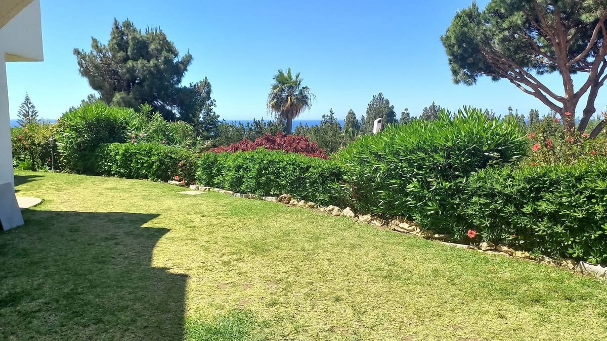 4 sovrum Semi-fristående Villa till salu i Calahonda med pool - 649 000 € (Ref: 10021753)