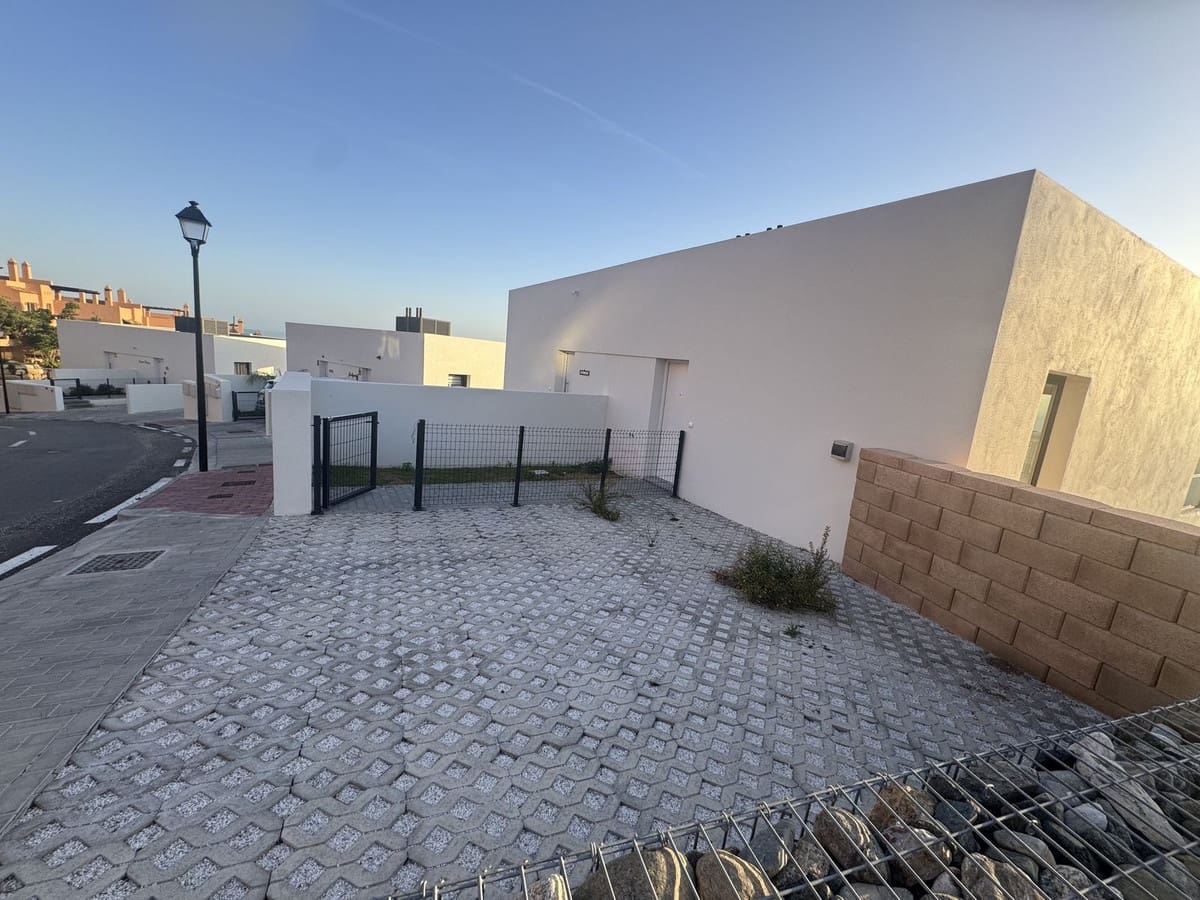 3 slaapkamer Huis te koop in Riviera del Sol met zwembad - € 595.000 (Ref: 10021757)