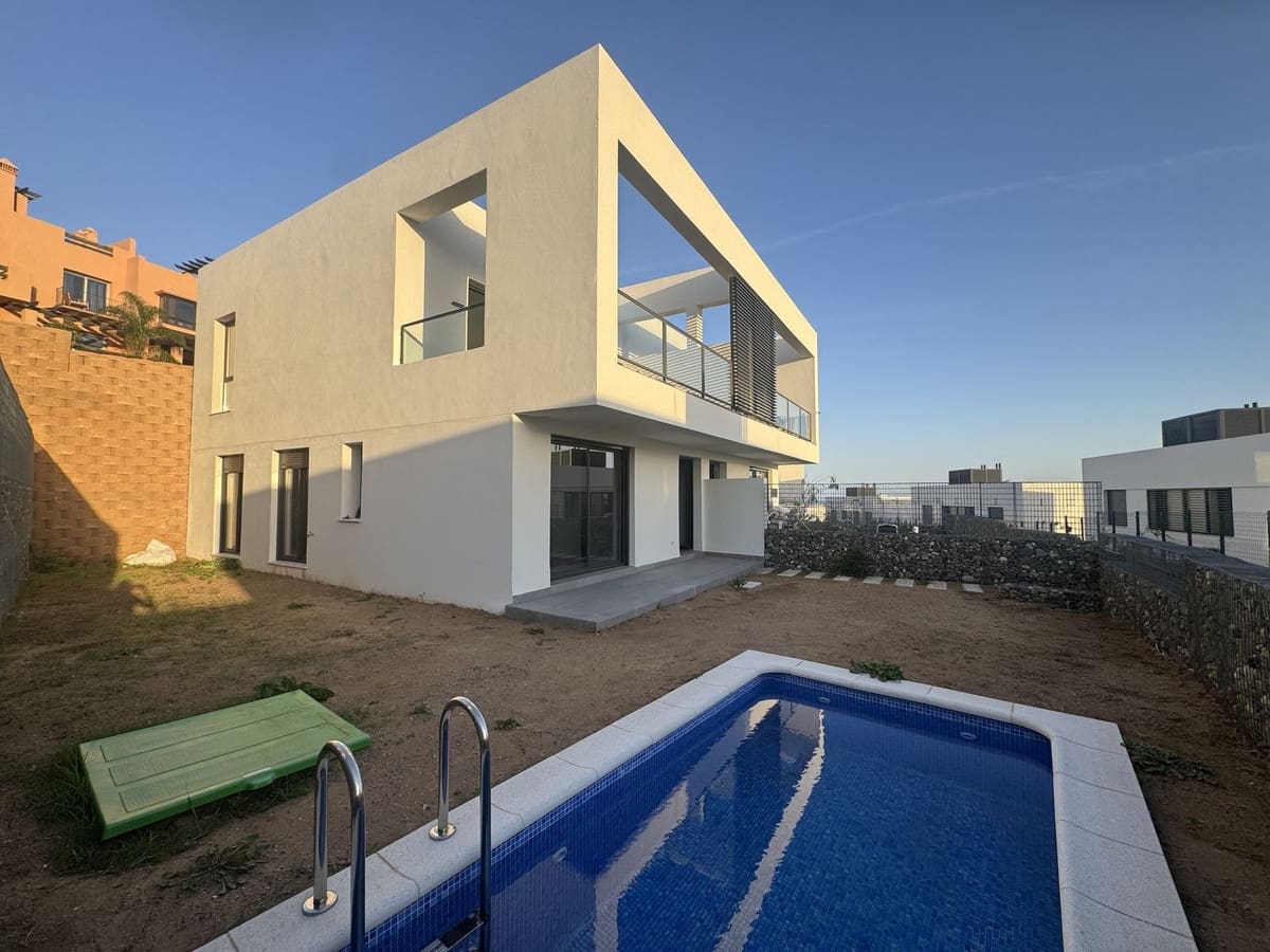 3 slaapkamer Huis te koop in Riviera del Sol met zwembad - € 595.000 (Ref: 10021757)