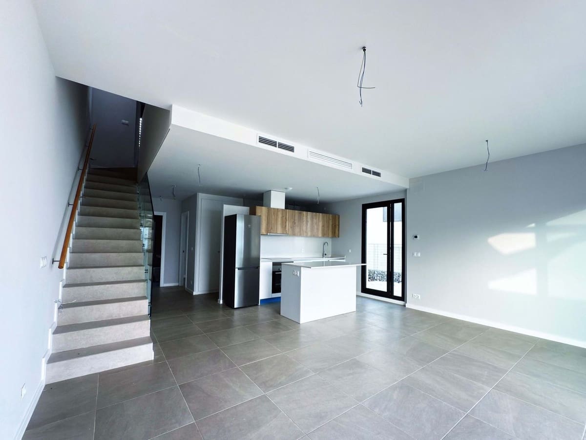 4 makuuhuone Paritalo myytävänä paikassa Riviera del Sol mukana uima-altaan - 585 000 € (Ref: 10021759)