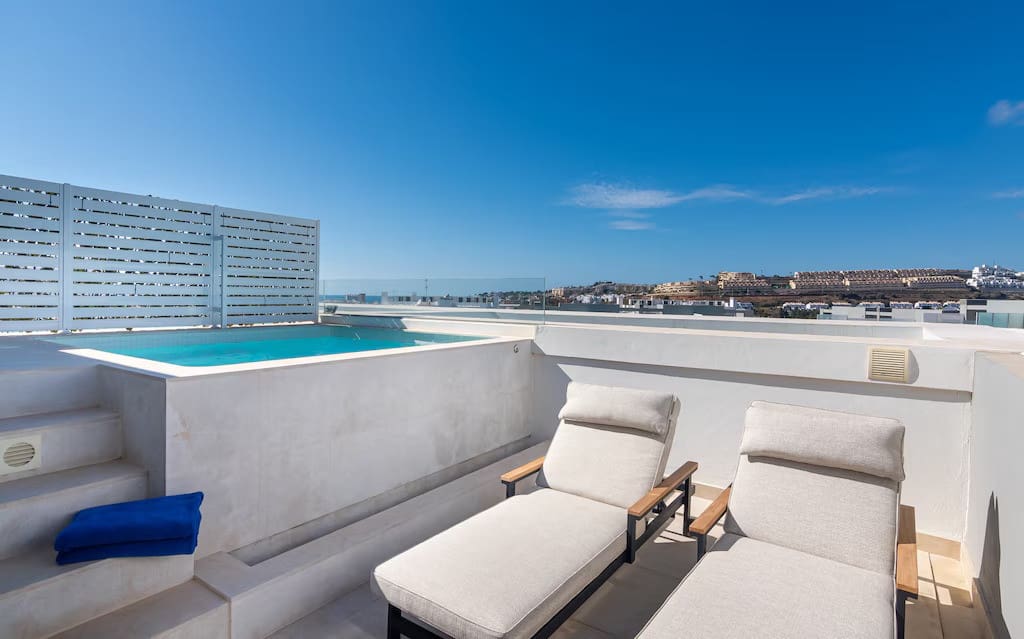 Casa de 4 habitaciones en La Cala de Mijas en venta con piscina - 1.295.000 € (Ref: 10021760)