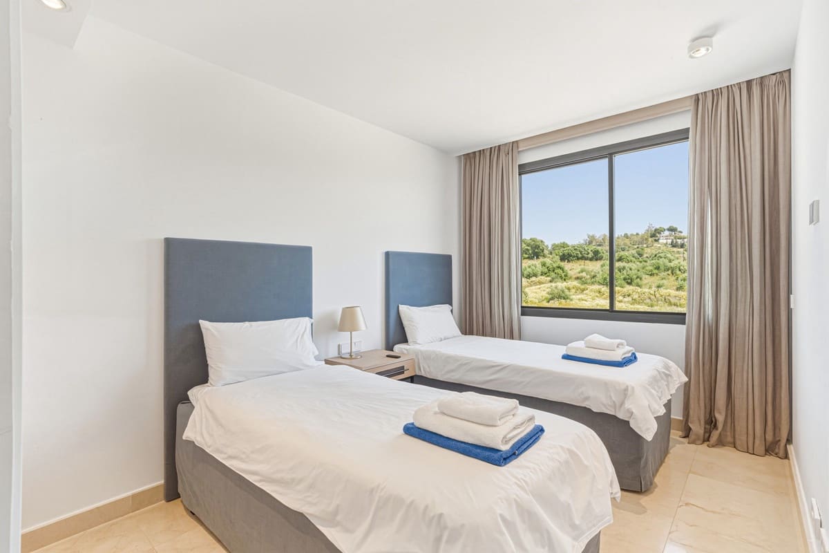 Casa de 4 habitaciones en La Cala de Mijas en venta con piscina - 1.295.000 € (Ref: 10021760)