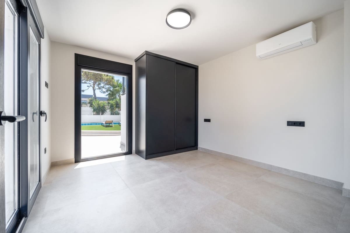 5 quarto Moradia para venda em La Cala de Mijas com piscina garagem - 2 195 000 € (Ref: 10021763)