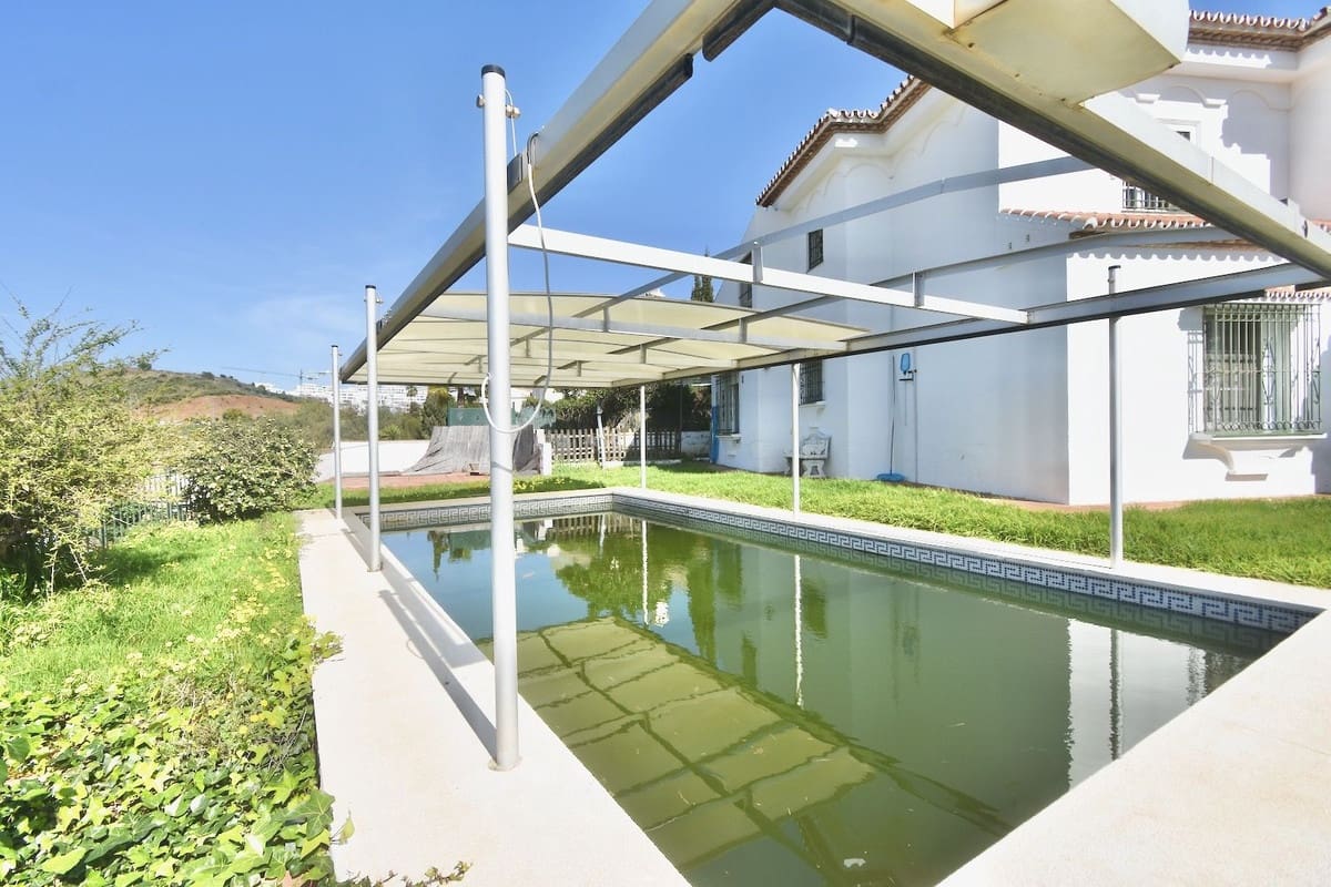 5 bedroom Villa for sale in La Cala de Mijas with pool garage - € 1,230,000 (Ref: 10021764)