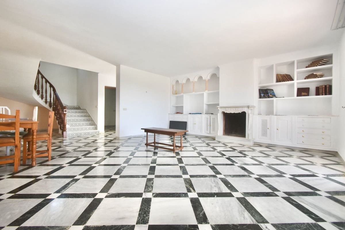 5 bedroom Villa for sale in La Cala de Mijas with pool garage - € 1,230,000 (Ref: 10021764)