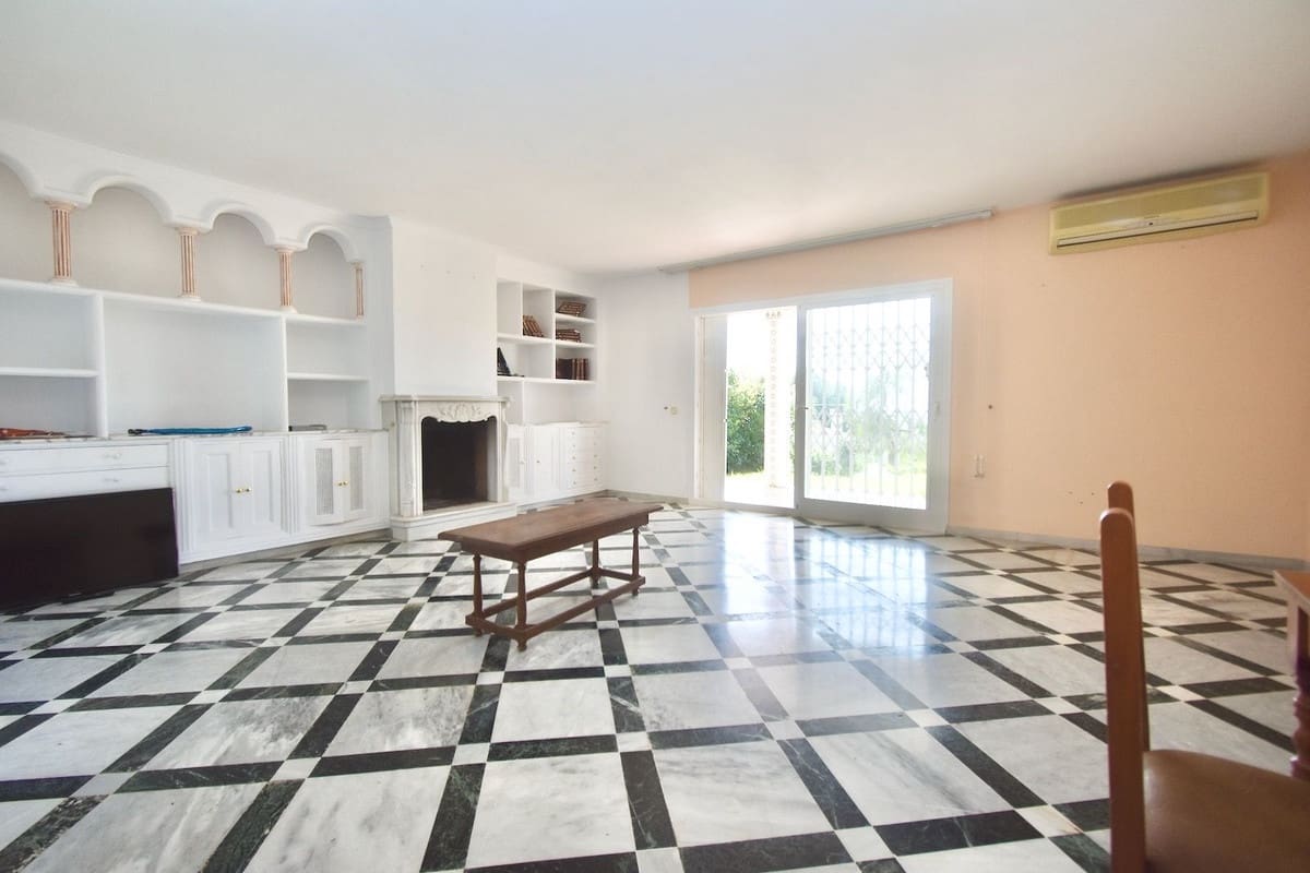 5 bedroom Villa for sale in La Cala de Mijas with pool garage - € 1,230,000 (Ref: 10021764)