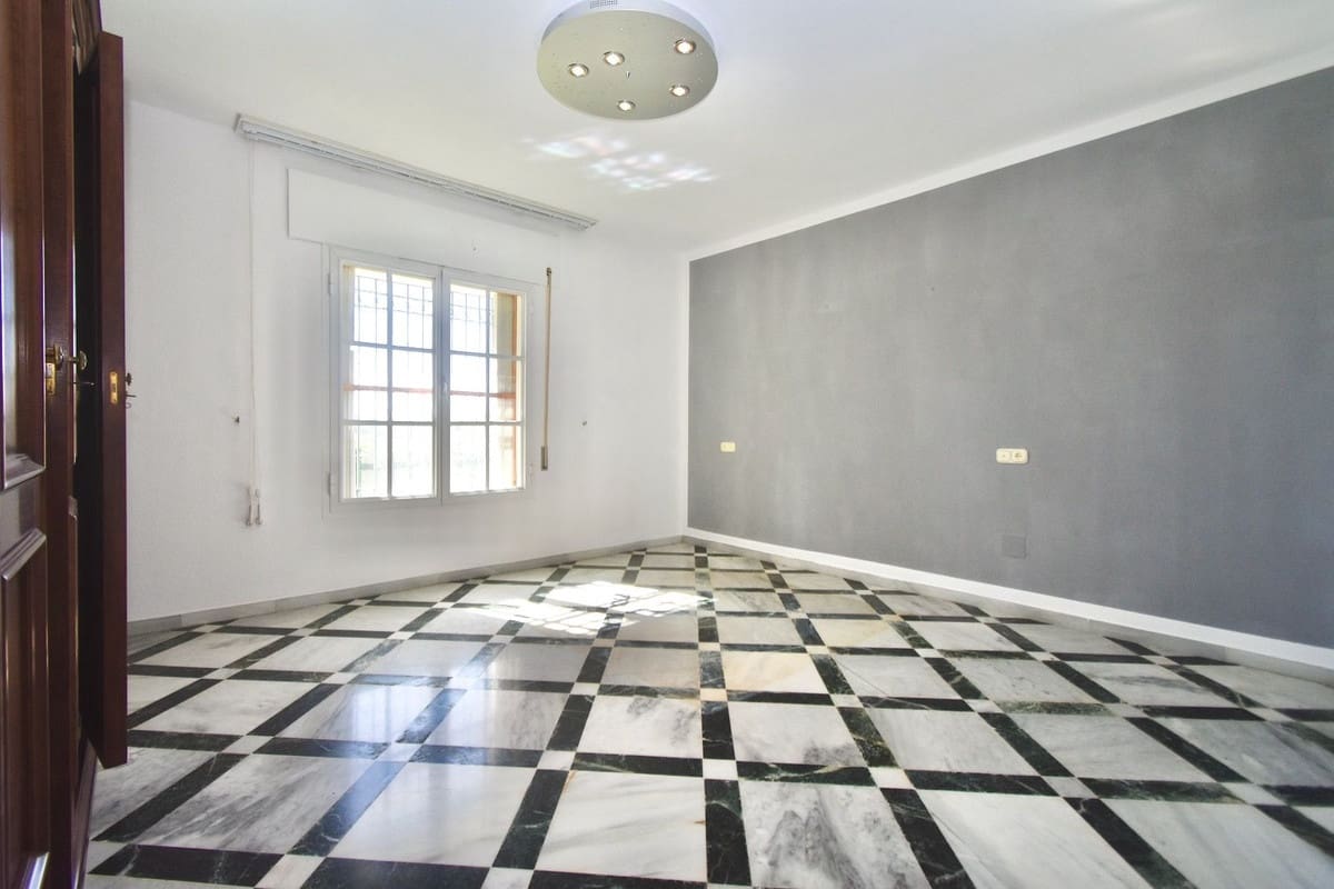 5 bedroom Villa for sale in La Cala de Mijas with pool garage - € 1,230,000 (Ref: 10021764)