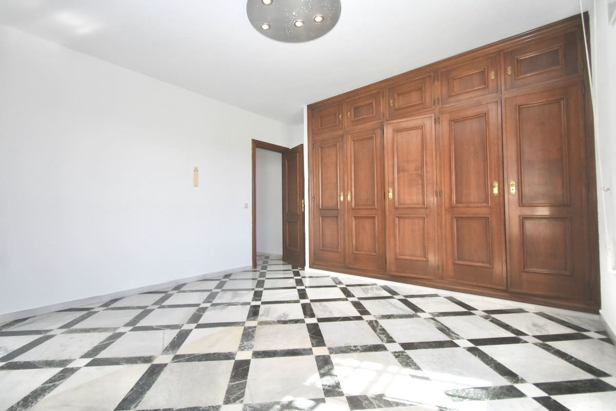 5 bedroom Villa for sale in La Cala de Mijas with pool garage - € 1,230,000 (Ref: 10021764)