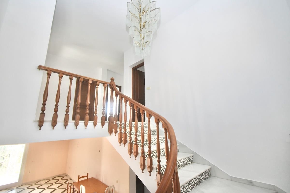 5 bedroom Villa for sale in La Cala de Mijas with pool garage - € 1,230,000 (Ref: 10021764)