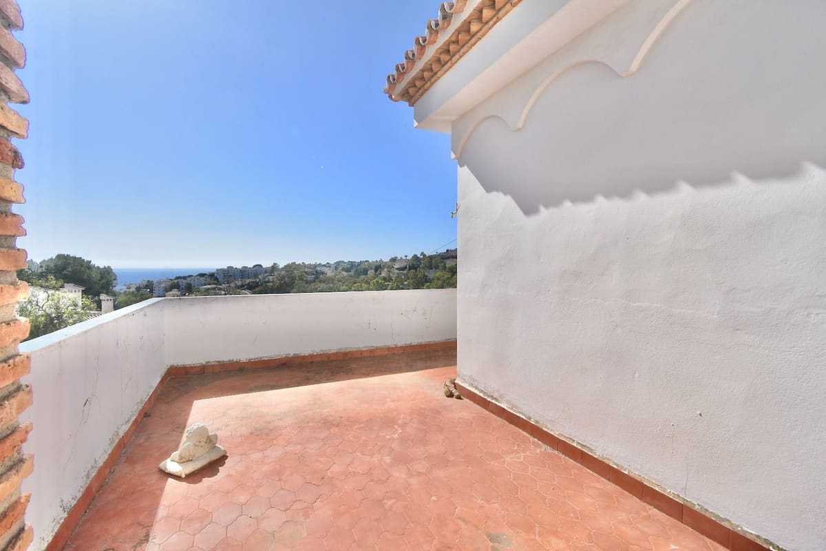 5 bedroom Villa for sale in La Cala de Mijas with pool garage - € 1,230,000 (Ref: 10021764)