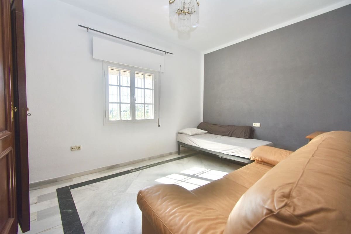 5 bedroom Villa for sale in La Cala de Mijas with pool garage - € 1,230,000 (Ref: 10021764)