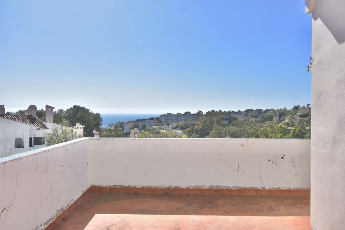 5 bedroom Villa for sale in La Cala de Mijas with pool garage - € 1,230,000 (Ref: 10021764)
