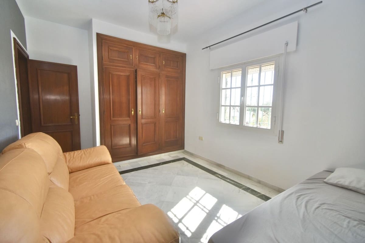 5 bedroom Villa for sale in La Cala de Mijas with pool garage - € 1,230,000 (Ref: 10021764)