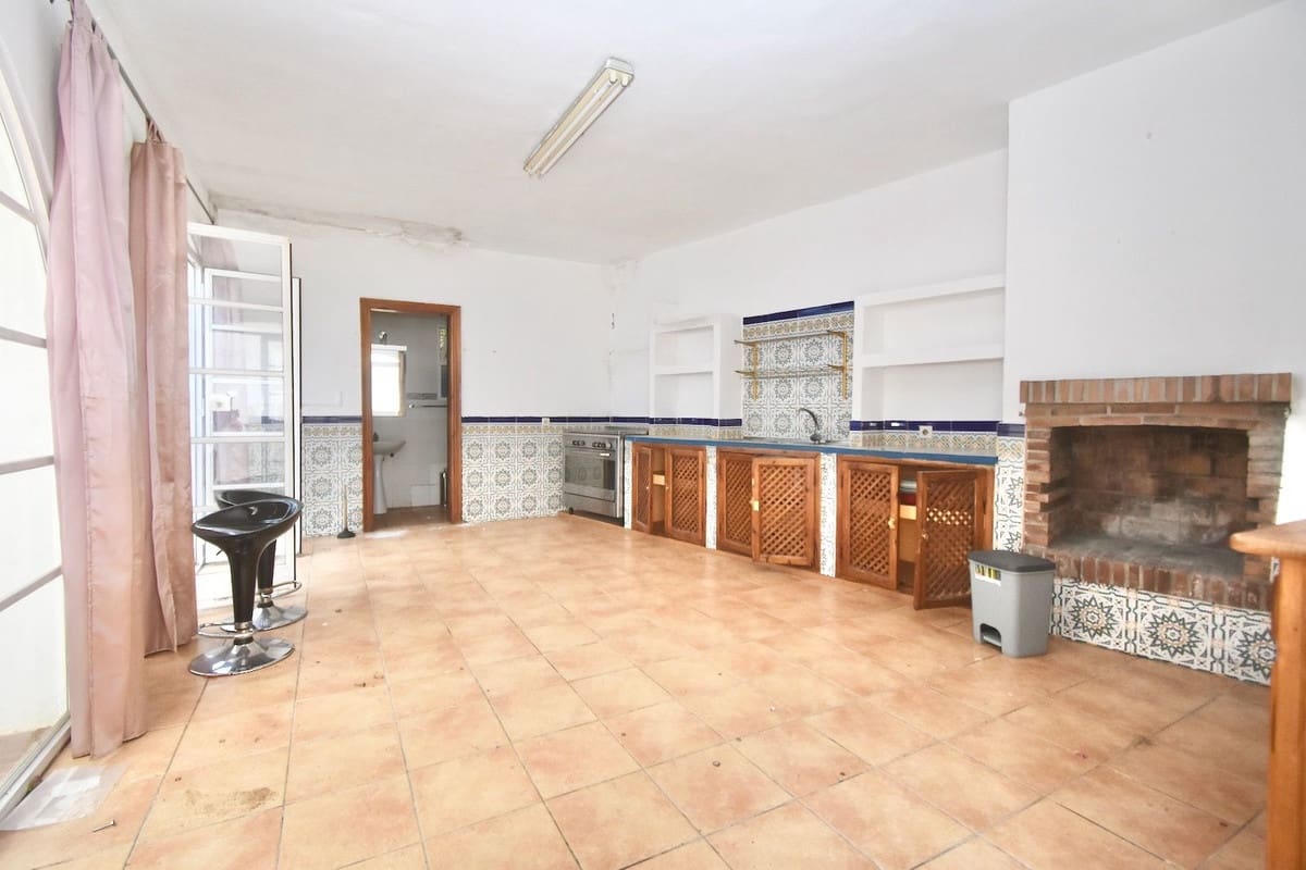 5 bedroom Villa for sale in La Cala de Mijas with pool garage - € 1,230,000 (Ref: 10021764)