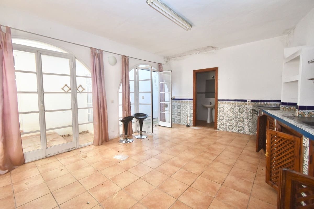 5 bedroom Villa for sale in La Cala de Mijas with pool garage - € 1,230,000 (Ref: 10021764)