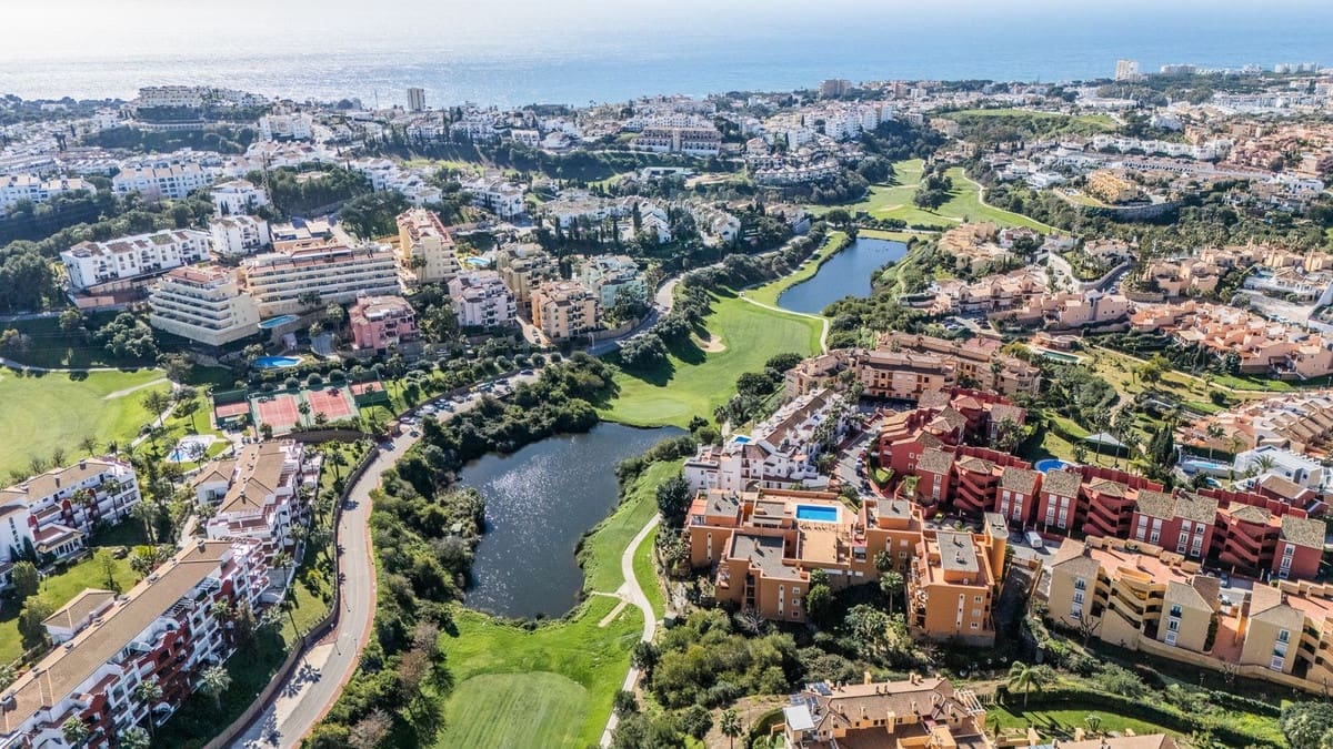 2 chambre Appartement à vendre à Riviera del Sol avec piscine garage - 320 000 € (Ref: 10021765)