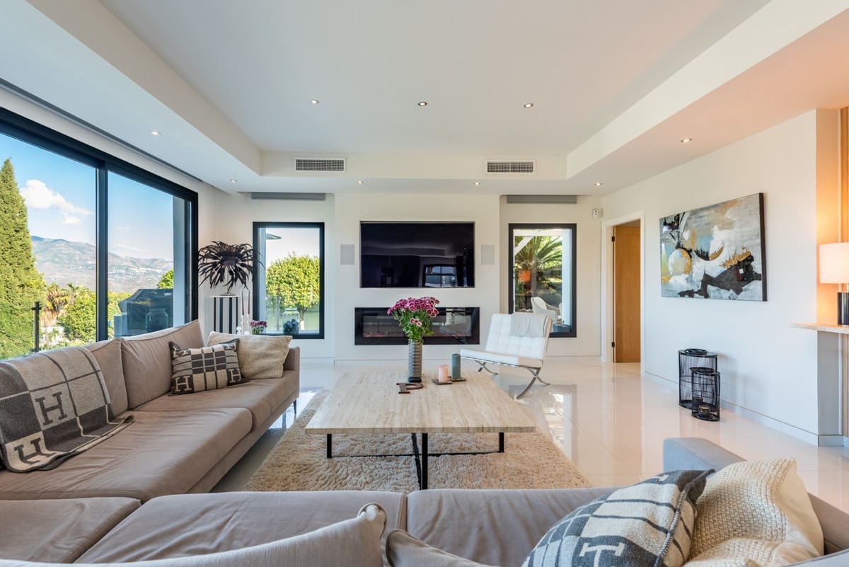 4 bedroom Villa for sale in La Cala Golf with pool - € 2,395,000 (Ref: 10021767)