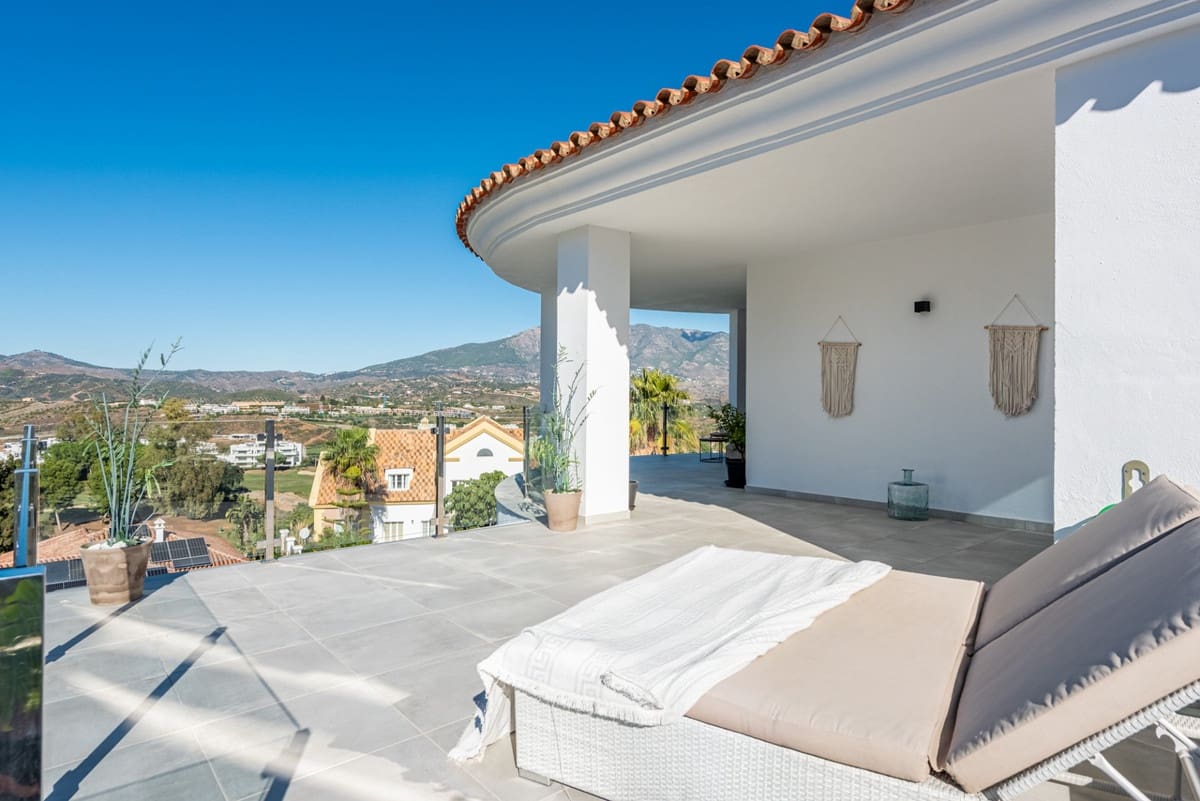 4 bedroom Villa for sale in La Cala Golf with pool - € 2,395,000 (Ref: 10021767)
