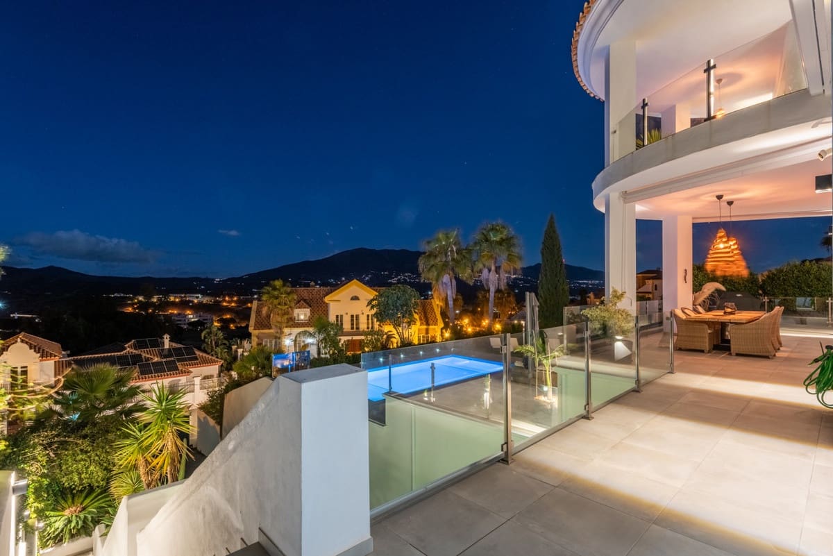 4 bedroom Villa for sale in La Cala Golf with pool - € 2,395,000 (Ref: 10021767)