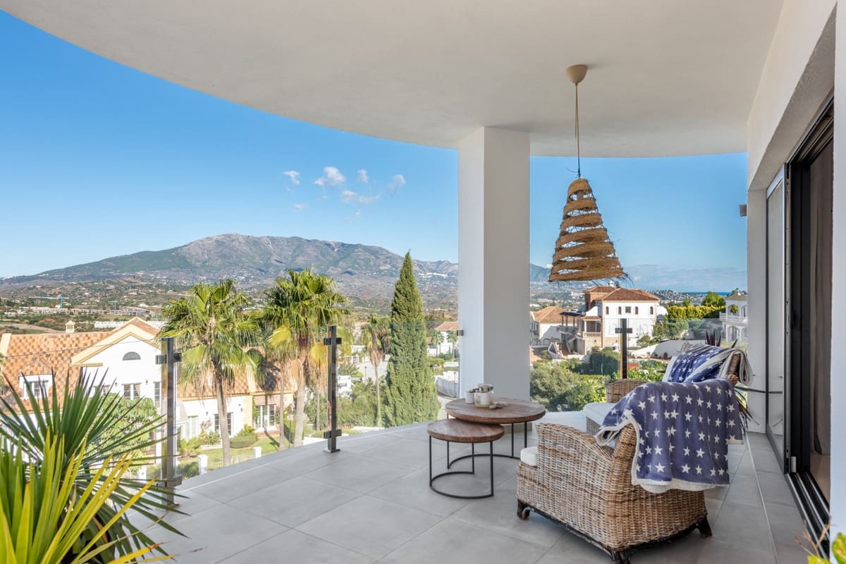 4 bedroom Villa for sale in La Cala Golf with pool - € 2,395,000 (Ref: 10021767)